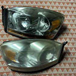 2006 ram 1500 head lights 