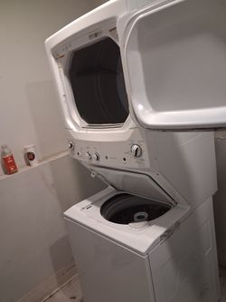GE Stacked Washer Dryer Unit