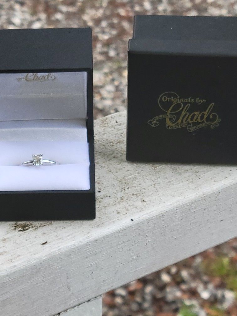 Solitaire engagement ring