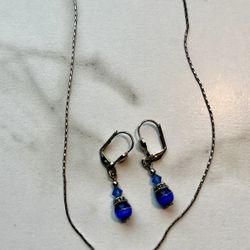 Adjustable Choker Necklace w/Matching Pierced Earrings. Dark Blue Bead w/White Stripe