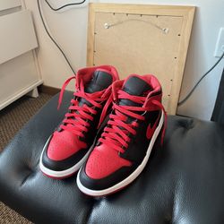 Jordan 1 Mid "Alternate Bred" - Men's Size 9.5 - $90