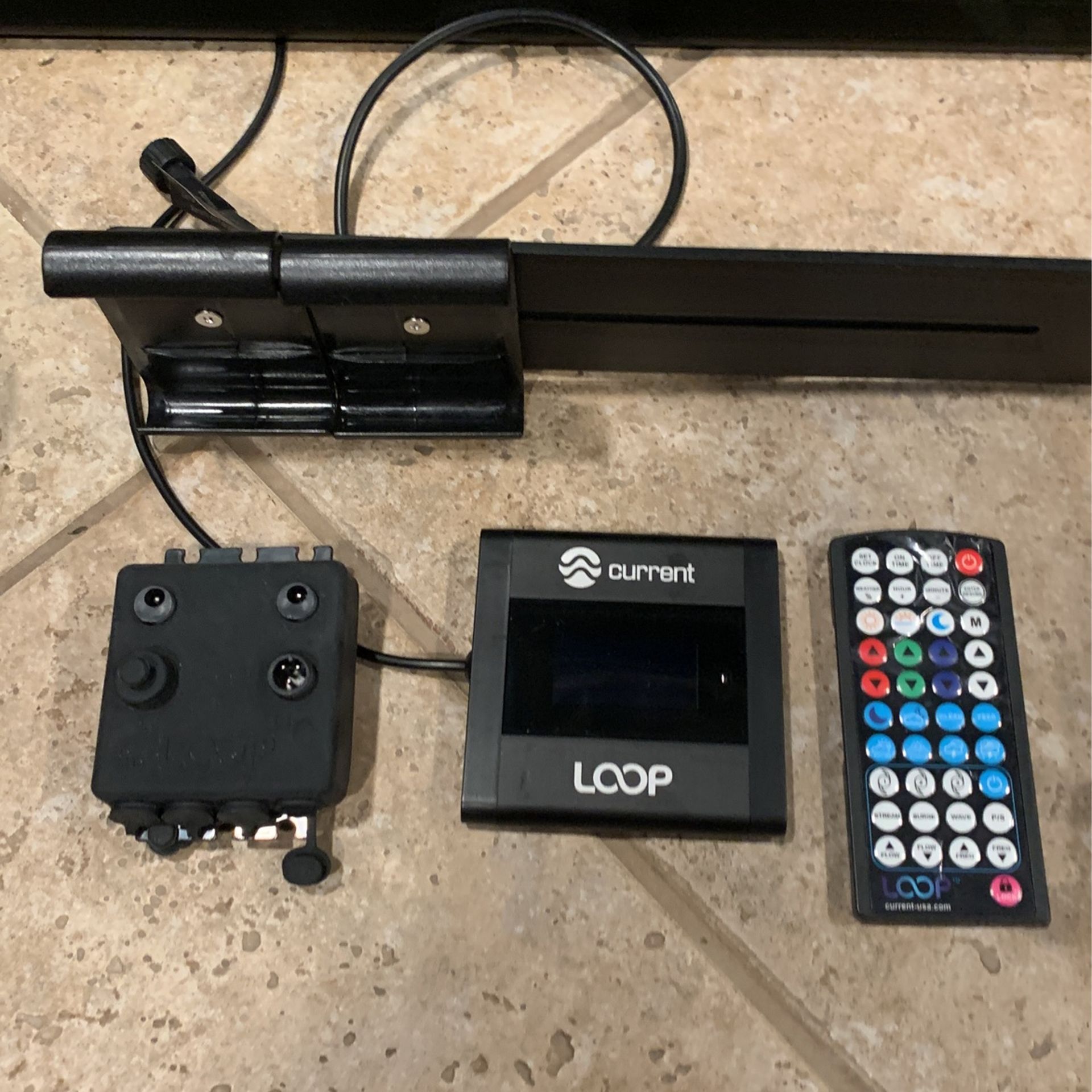 Current “Loop” Aquarium Light With Mounting Arms
