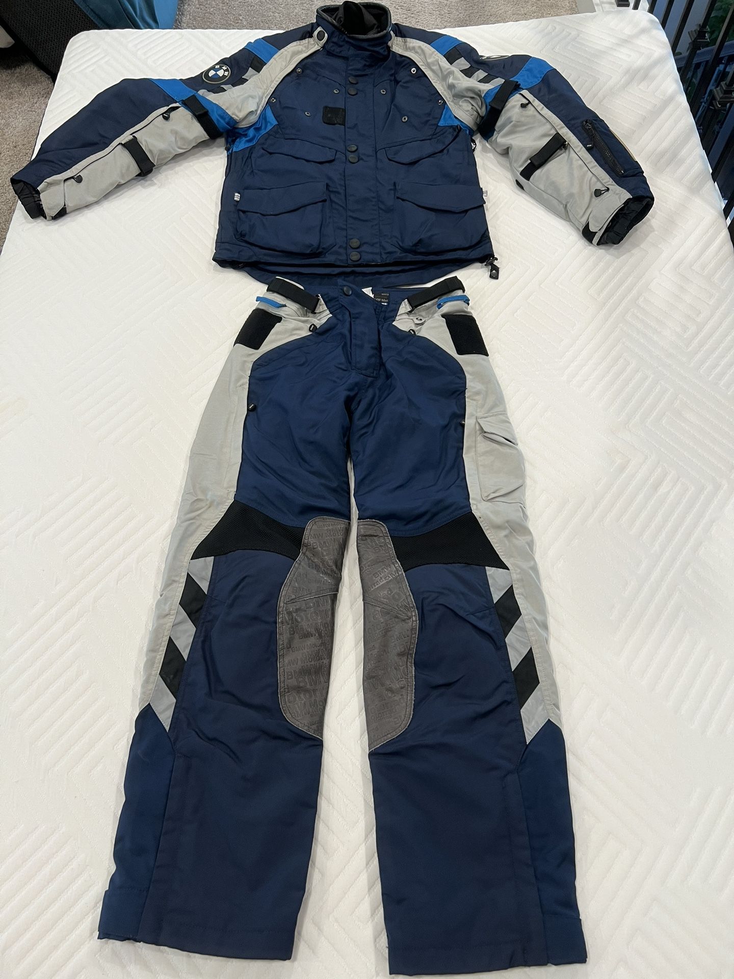 BMW RALLY SUITES 3 + KLIM BADLAND PRO SUITS