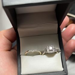 Woman’s Bridal/Engagement Set Size 8 14k
