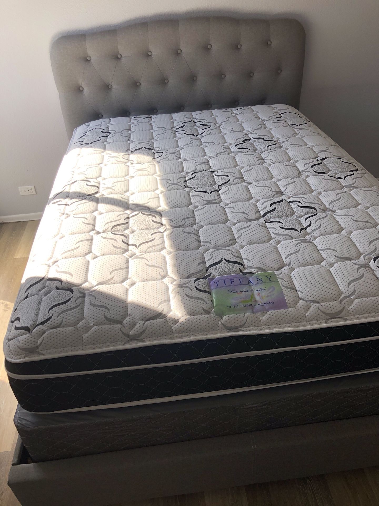 QUEEN SIZE PILLOW TOP BAMBOO BRAND MATTRESS NEW for Sale in City Of