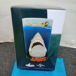 Jaws Swimmer Poster Premium Motion Statue
