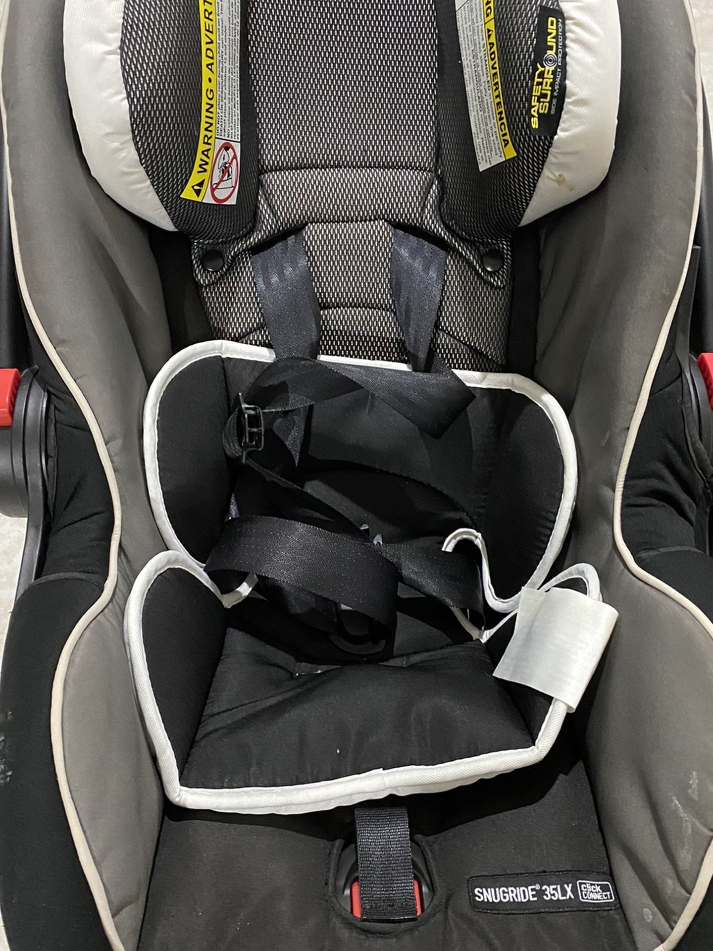 Gracias car seat with Base