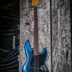 Fretless American Fender Professional 2 Bass 4 String Guitar With Hard Shell Case