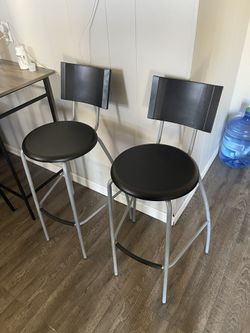 2 Bar Stools 