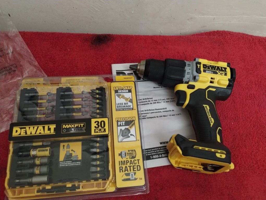 XR 20 Volt Dewalt Brushless Hammer Drill Con Accessories $$129