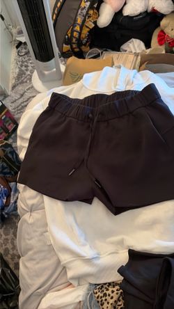 Lululemon shorts size 6