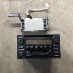 2001 Toyota Stereo And Amplifier