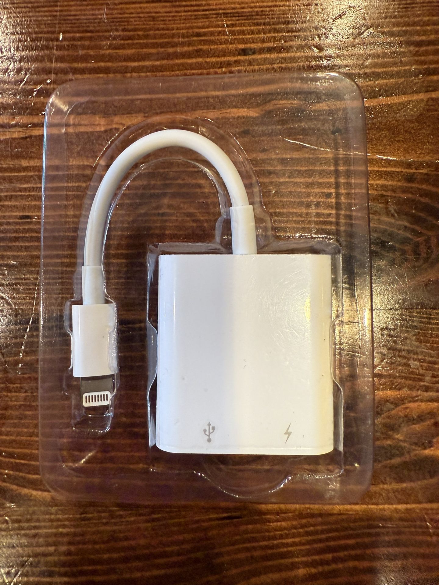 Lightning to USB+USB-C Camera Adapter