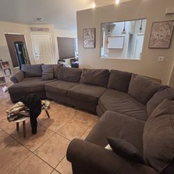 Couch Sectional Big With Minimal Damage 