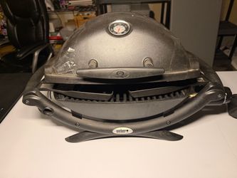 Weber Q Portable Propane Gas BBQ Grill with Built-In Thermometer