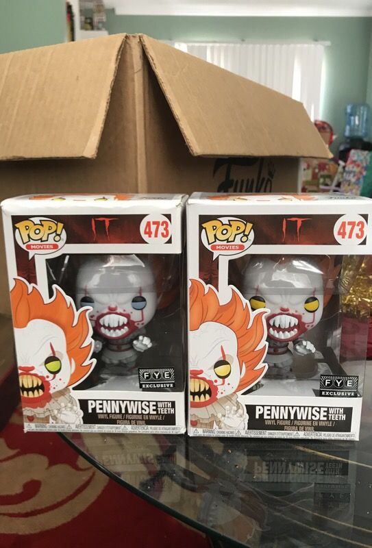 Fye pennywise it funko pop blue yellow eyes error set
