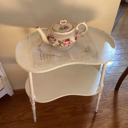 **** RARE FIND - Vintage Cute Shabby Chic Wooden Accent Table - Pls read description & see amy other listings ****