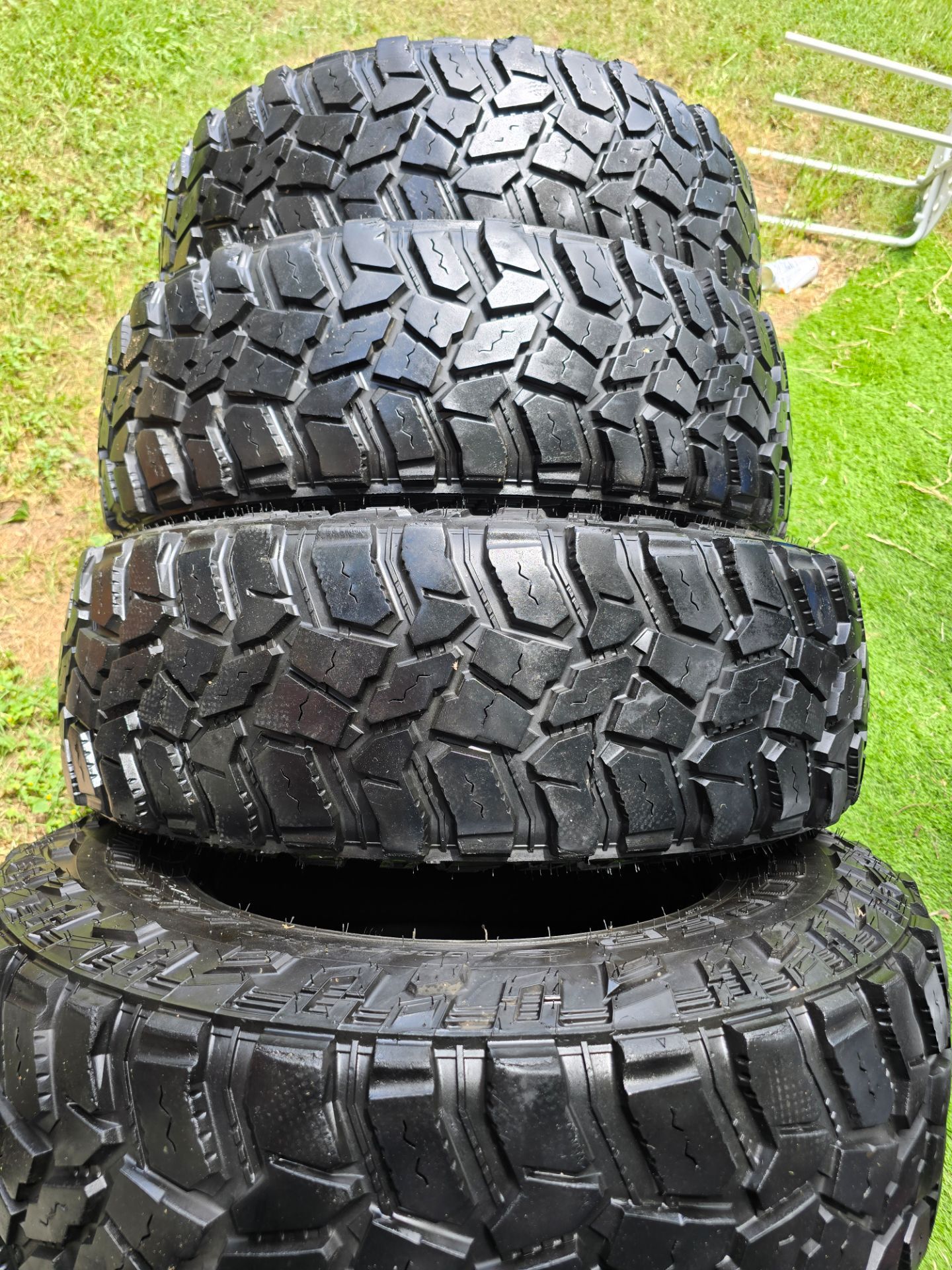 Set cooper tires 245 75 16 mud tires load range E
