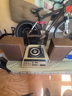Harmon kardon stereo and speakers
