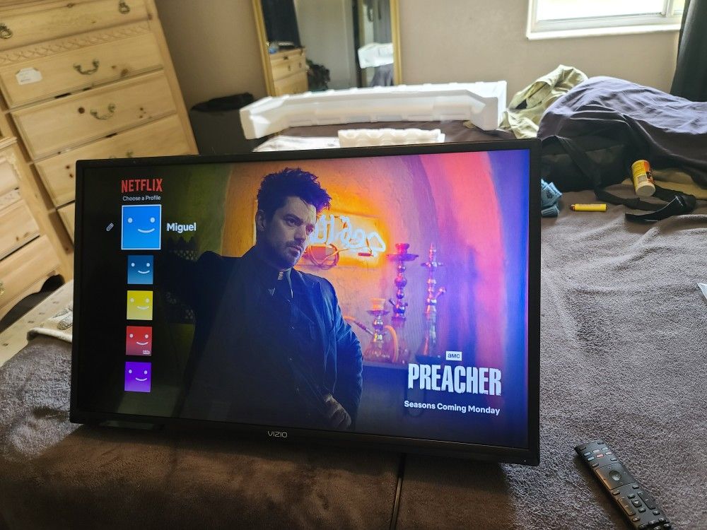 4
VIZIO D-Series 32" inch 1080p Full HD LED Smart