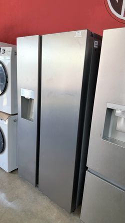 Hisense Side-by-Side Refrigerator with Ice and Water Dispenser