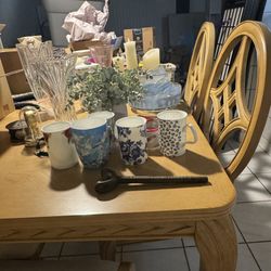 Baer’s Furniture Dining Room Table 