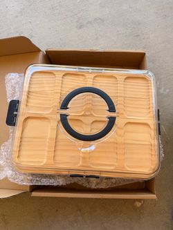 Cheeseboard with transparent lid