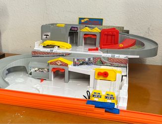 Hot Wheels Car Service Station Play Set