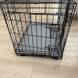 Wire collapsible dog crate- only used for 3 weeks-medium/black with divider   