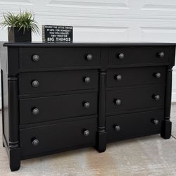 Gorgeous Black 8-Drawer Wood Dresser