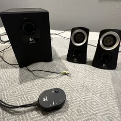 Logitech computer Speakers 