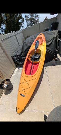 (Lifetime)10ft Kayak W/Paddle
