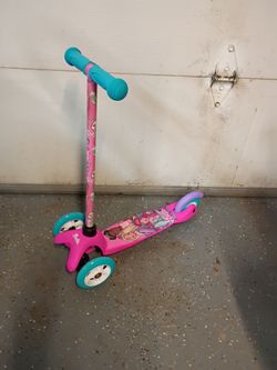 Barbie Tilt and Turn 3 Wheels Scooter