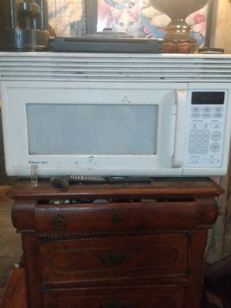 24-in Magic Chef Microwave