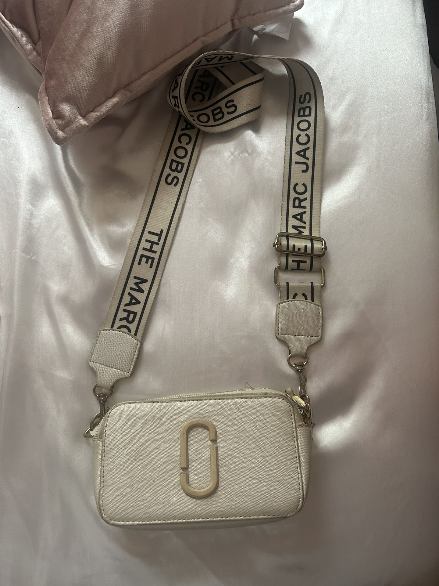 white marc jacob’s tote bag, slightly used some visible marks