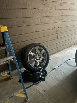 Cadillac rim with tire