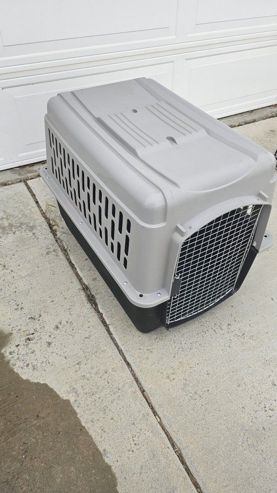 LARGE DOG KENNEL 34L X 23 W X 28H