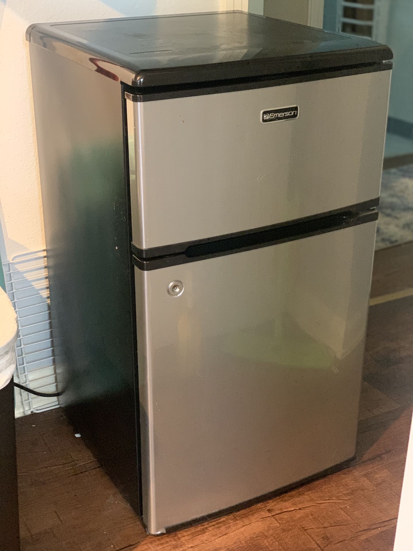 Emerson Mini Fridge & Freezer for Sale in San Antonio, TX OfferUp