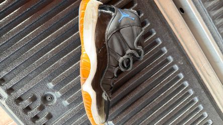 Jordan 11's size 9