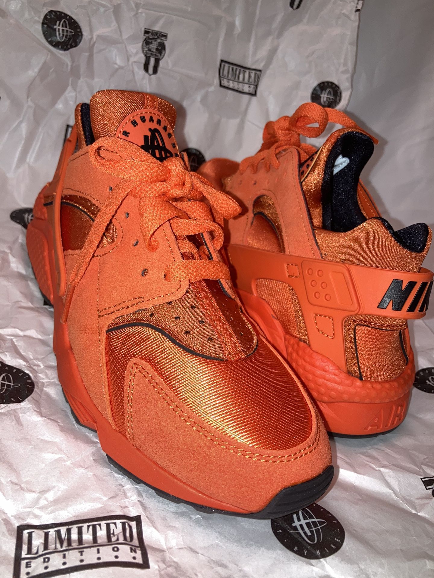 Nike Air Orange Huarache Limited Edition Sneakers MenWomen’s Size 8 Casual Shoes