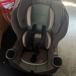 Graco Extend2Fit Convertible Car Seat  
