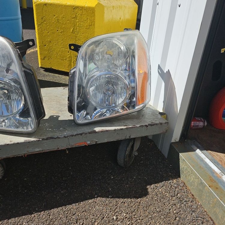 2011 Gmc Yukon Headlights. 