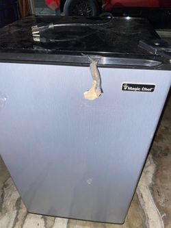 Magic chef mini fridge