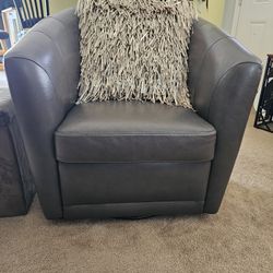 Barrel Swivel Chair