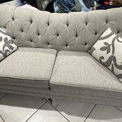 Gray Couch With Pillows 