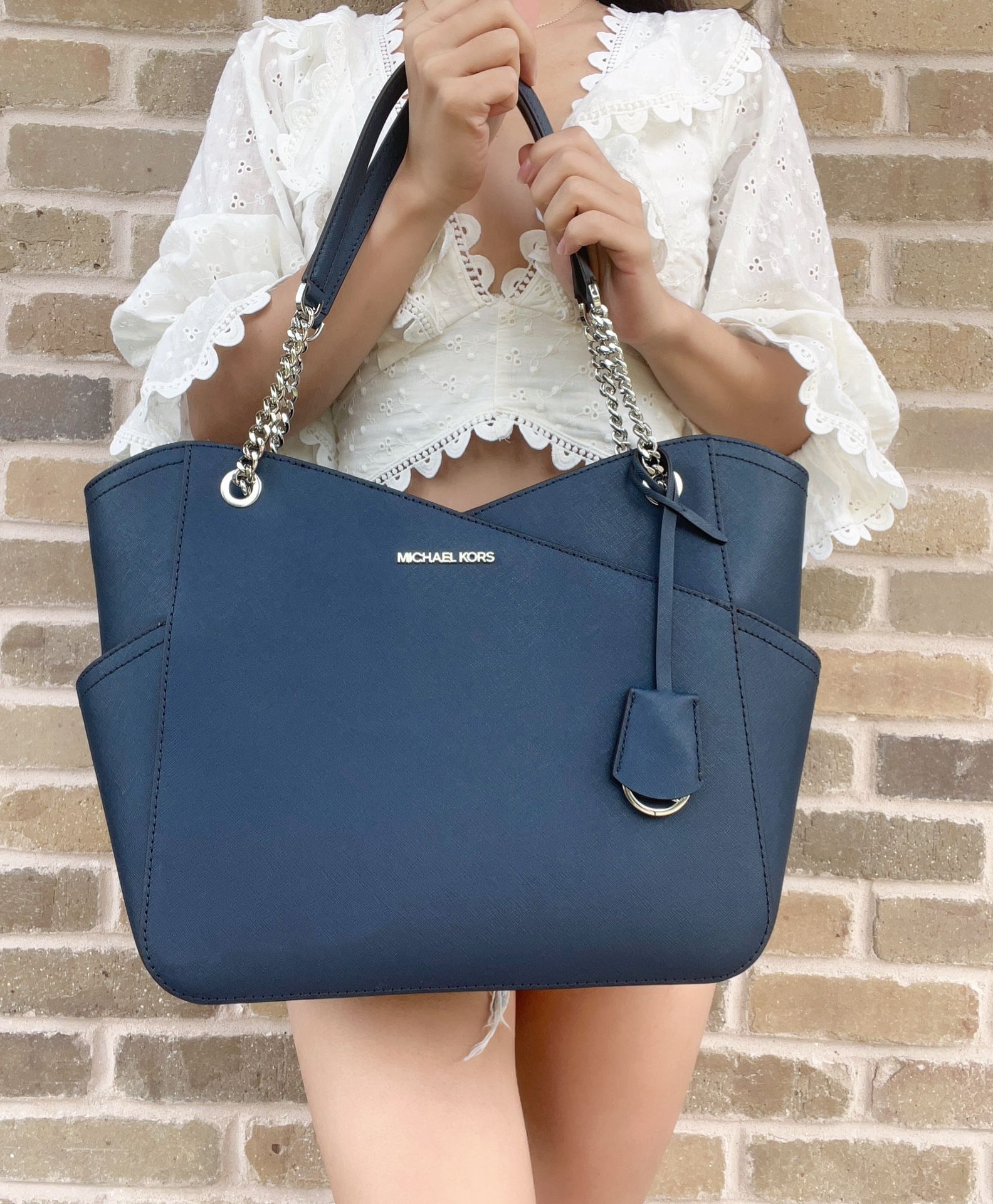 Michael Kors Jet Set Travel Large Zip Shoulder Chain Tote Navy Saffiano  Leather for Sale in Orlando, FL - OfferUp