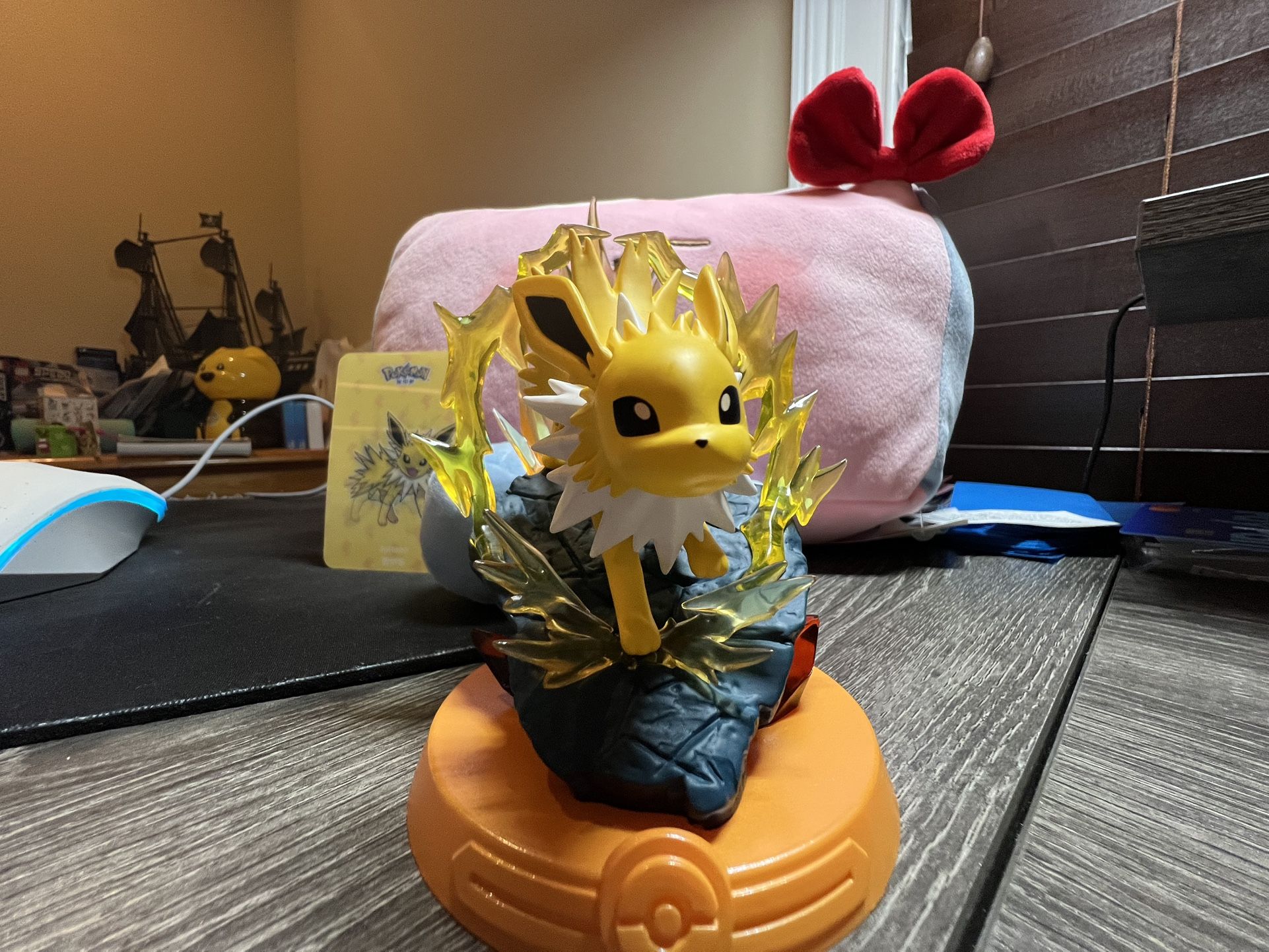 Jolteon Figure Pokemon 