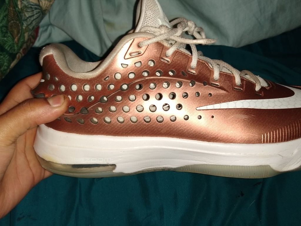 Nike Kd Elite Shoes Size 8.5 There A Goldish Brown Color