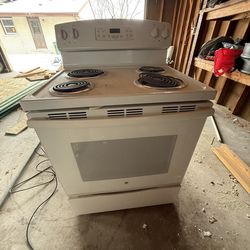 GE White Electric Stove