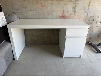IKEA MALM Desk